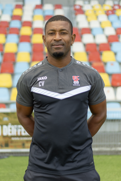 Carlitos Varela